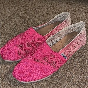 Lace pink toms